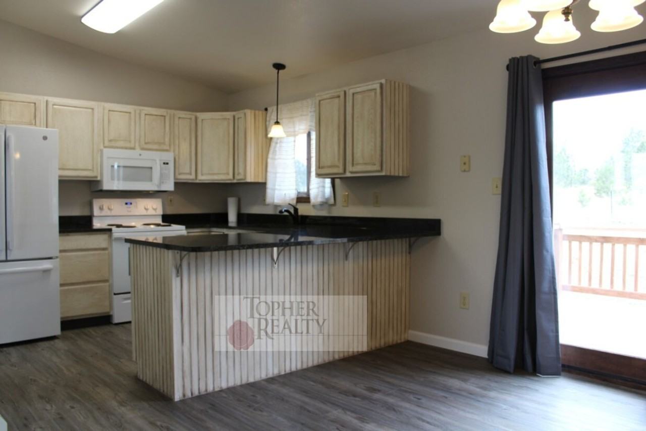 3 Cambridge Ct - Photo 6 of 17