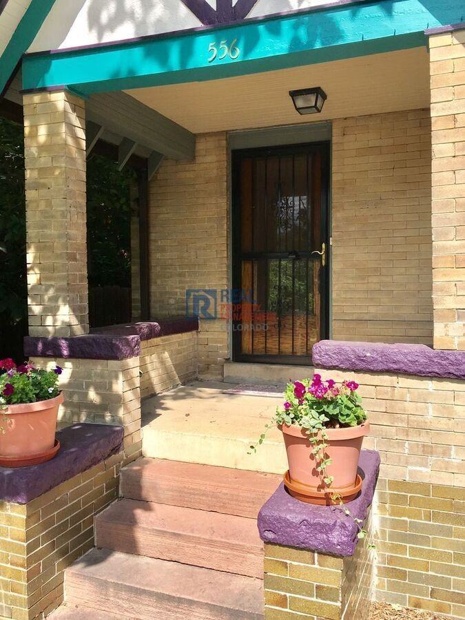 556 S Pearl St - Photo 3 of 13