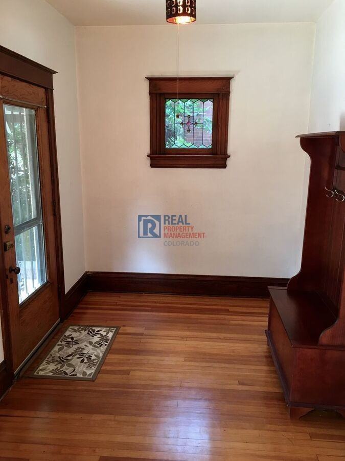 556 S Pearl St - Photo 4 of 13