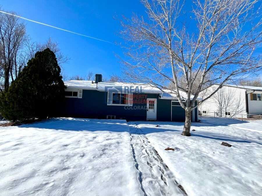 324 Davie Dr - Photo 2 of 22