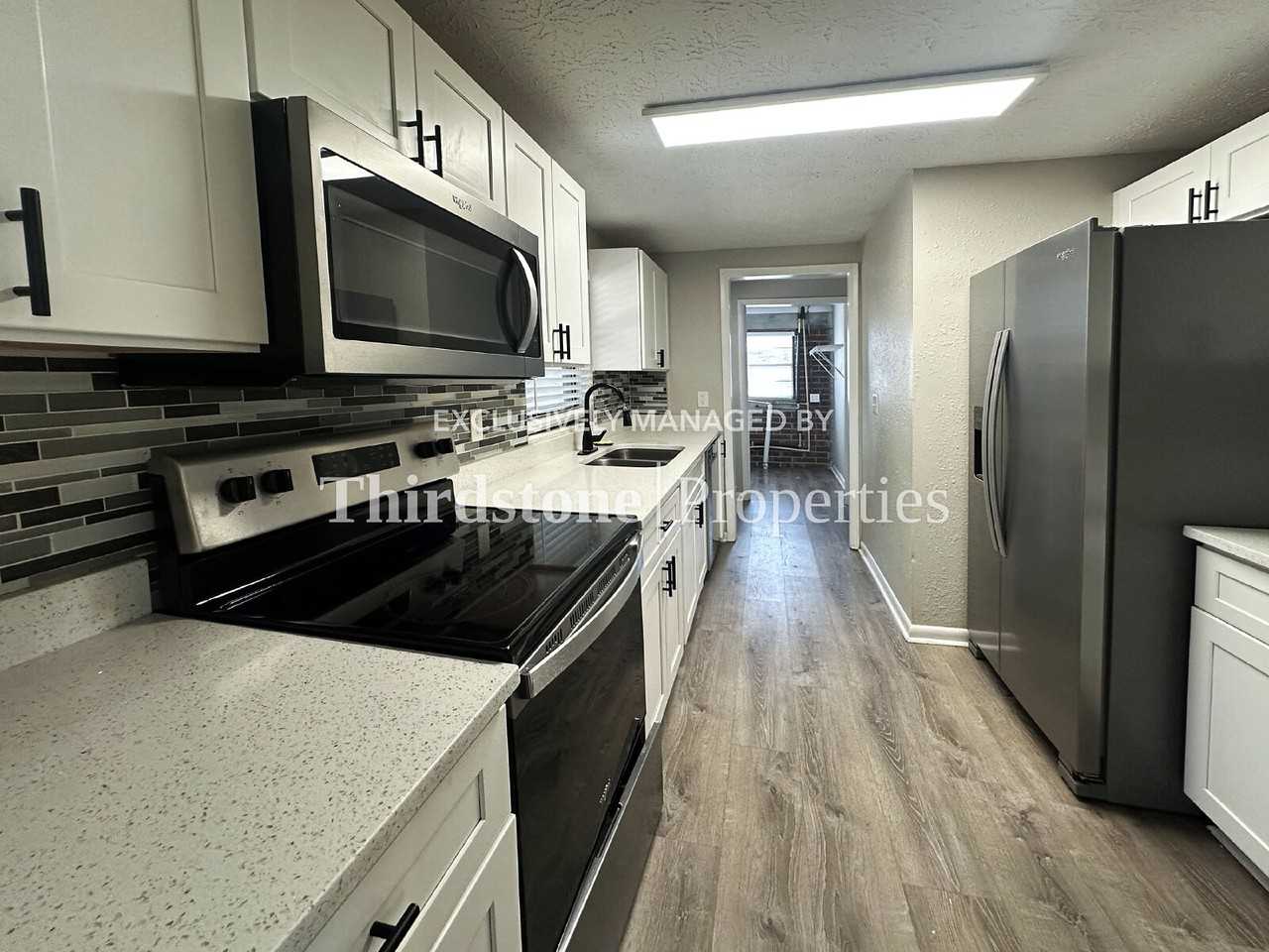 10833 Liscard Rd S - Photo 5 of 33