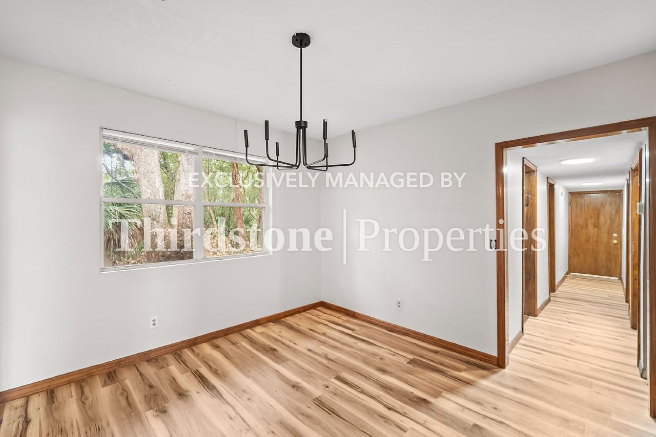 345 W 40th St - Photo 3 of 37