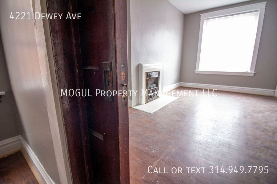 4221 Dewey Ave - Photo 4 of 10