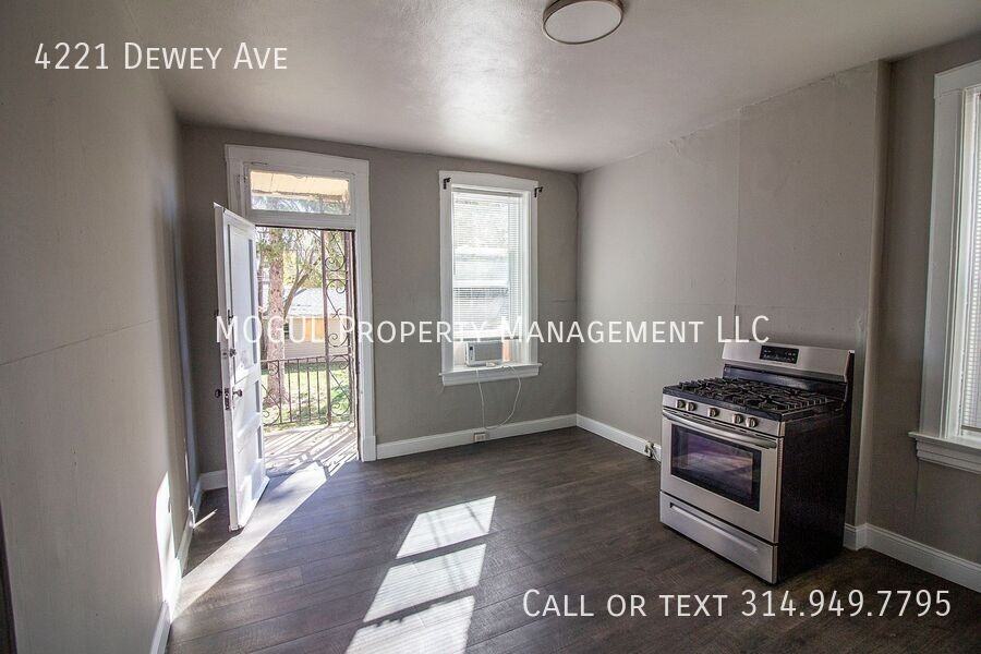 4221 Dewey Ave - Photo 5 of 10