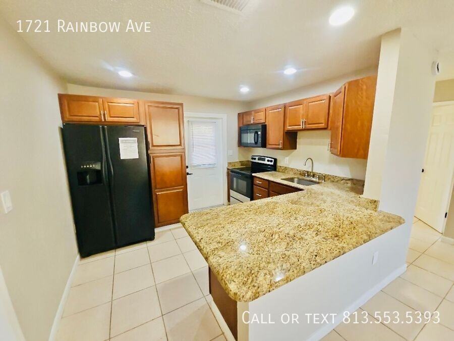 1721 Rainbow Ave - Photo 7 of 31