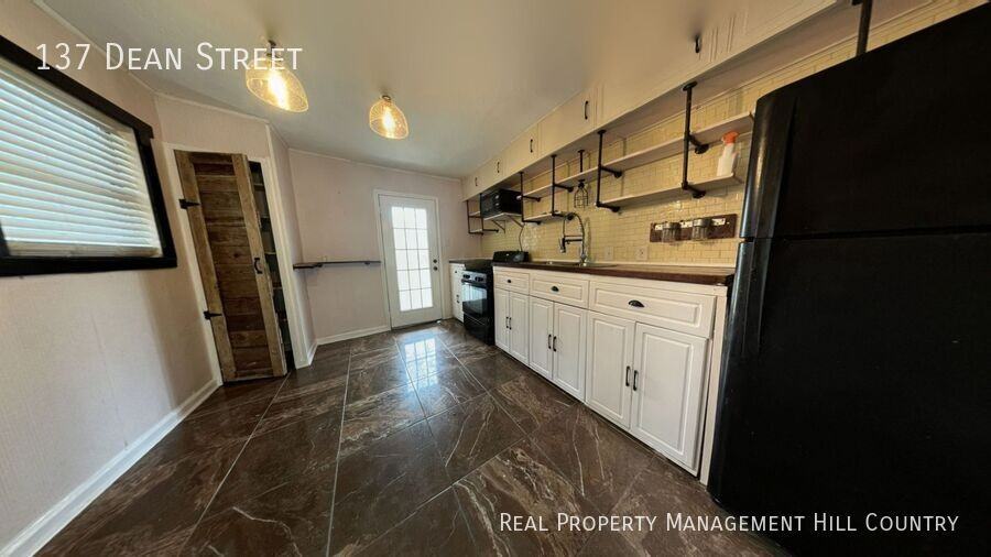 137 Dean St - Photo 5 of 28