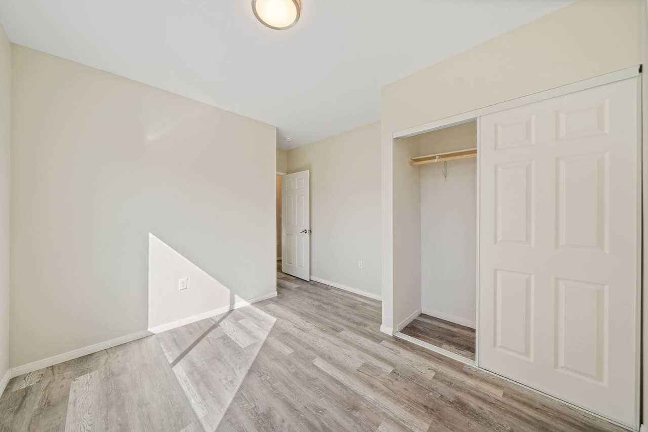 324 1/2 W 51st St - Photo 6 of 9