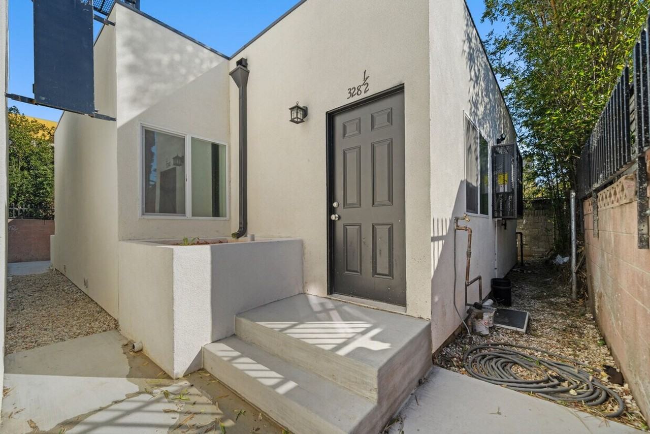 328 1/2 W 51st St - Photo 2 of 2