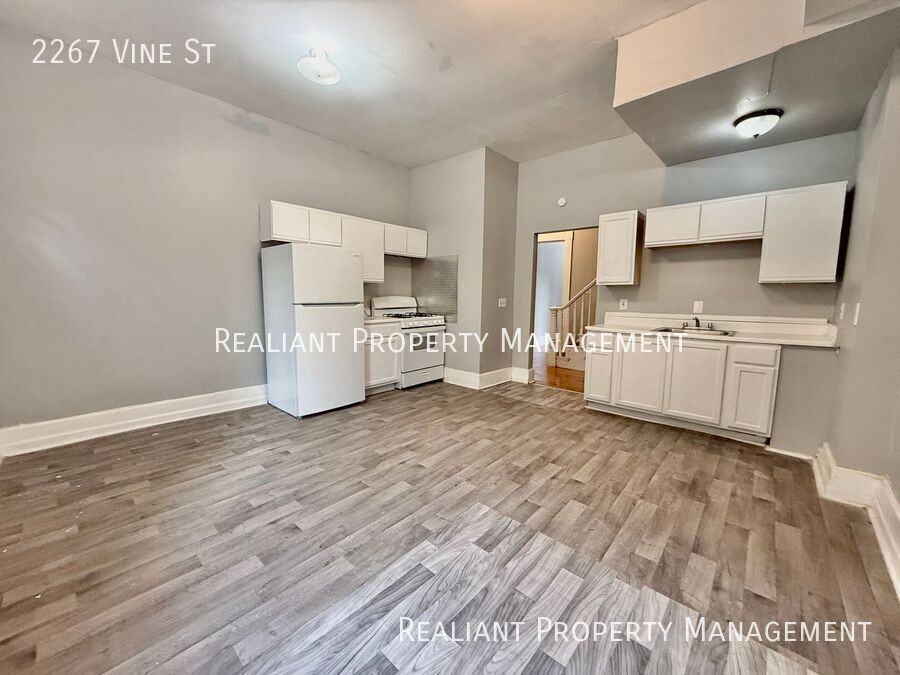 2267 Vine St - Photo 5 of 16