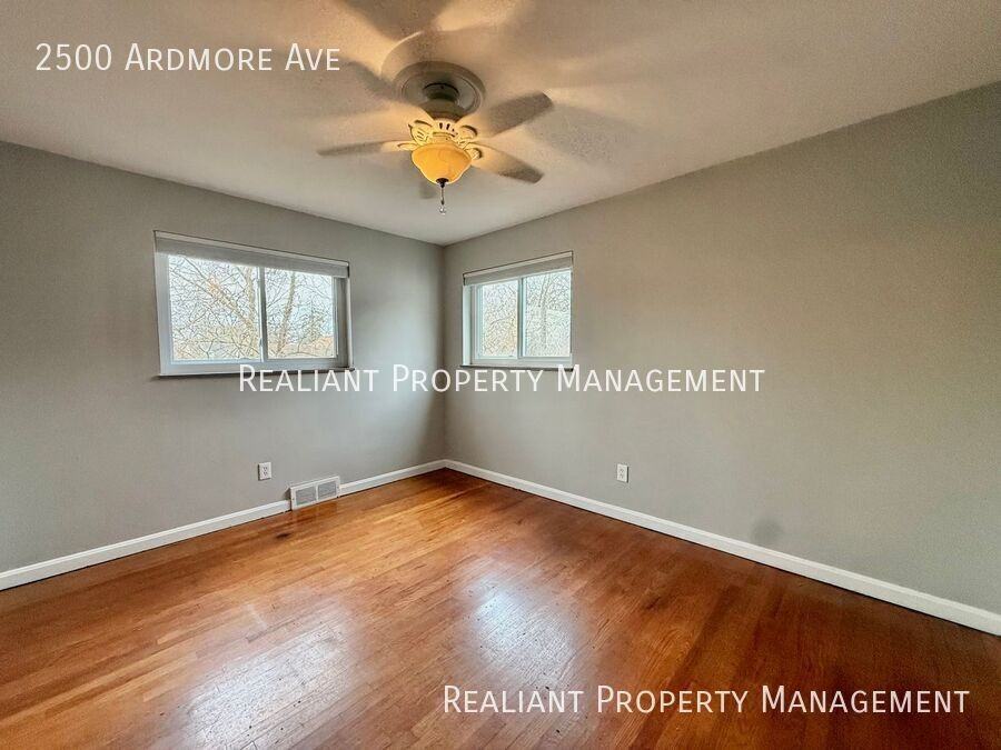 2500 Ardmore Ave - Photo 5 of 17