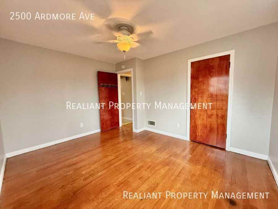 2500 Ardmore Ave - Photo 6 of 17