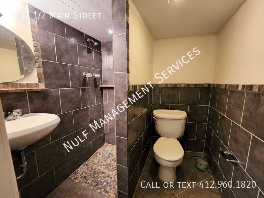 4213 1/2 Main St - Photo 5 of 9