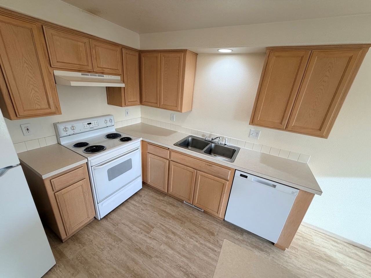 1644 Lucinda Ave Ne - Photo 6 of 19