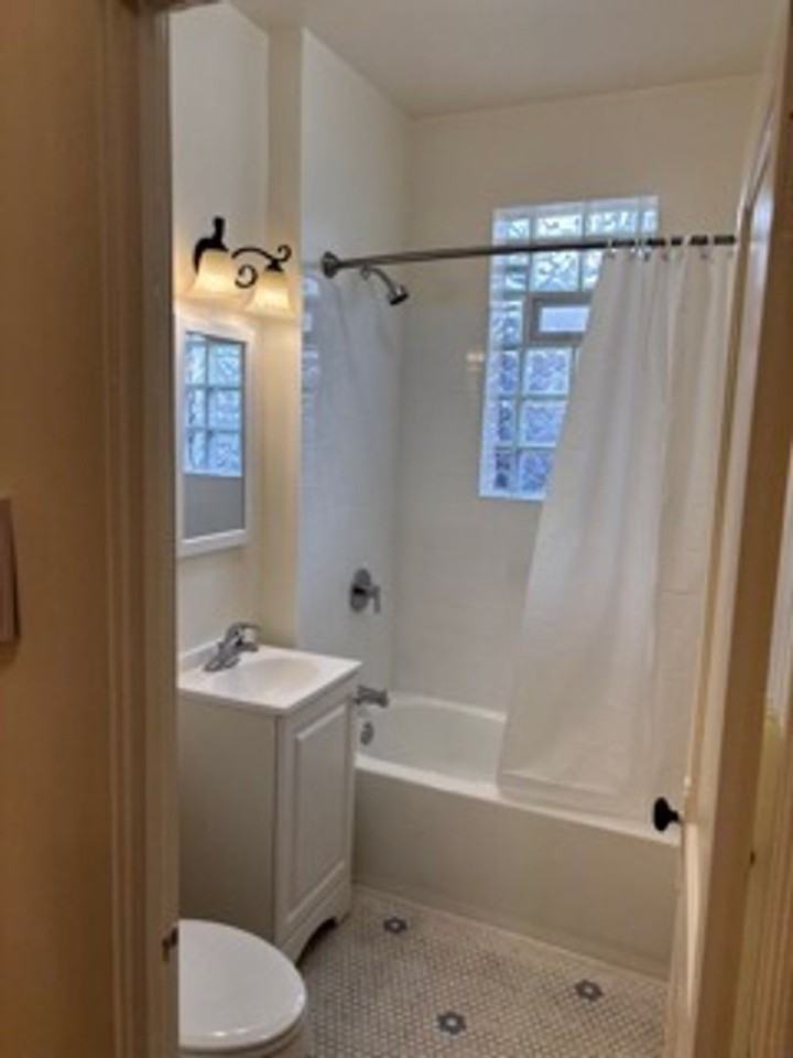 3510 N Wolcott Ave - Photo 5 of 17