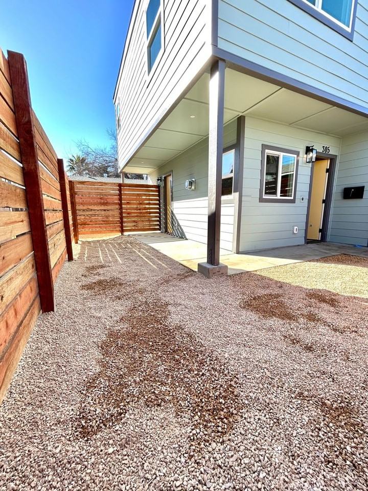 385 Lemon St - Photo 3 of 18