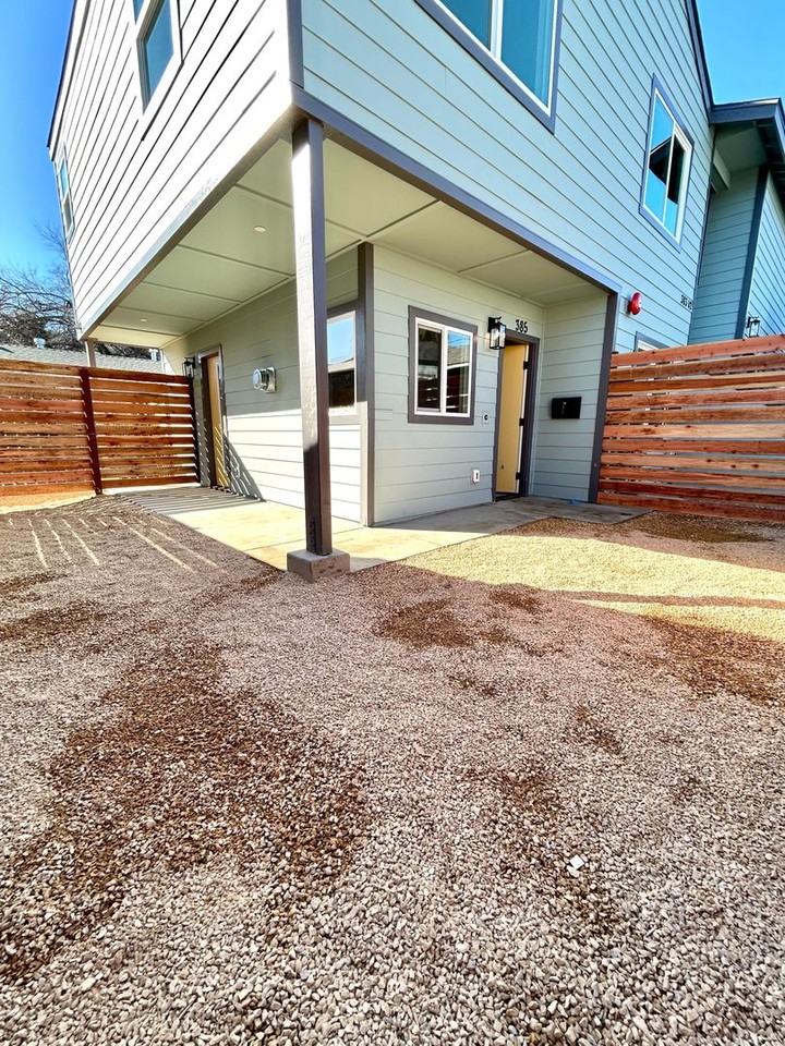 385 Lemon St - Photo 6 of 18