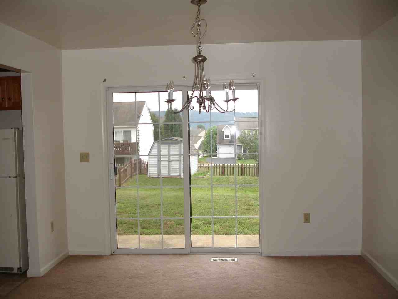 147 Chelmsford Dr - Photo 4 of 11