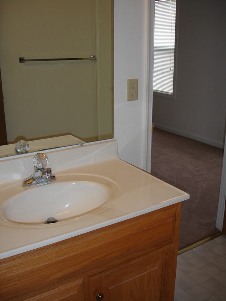 147 Chelmsford Dr - Photo 5 of 11