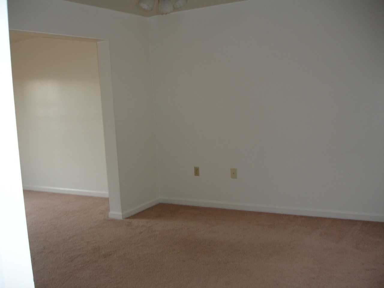 147 Chelmsford Dr - Photo 7 of 11