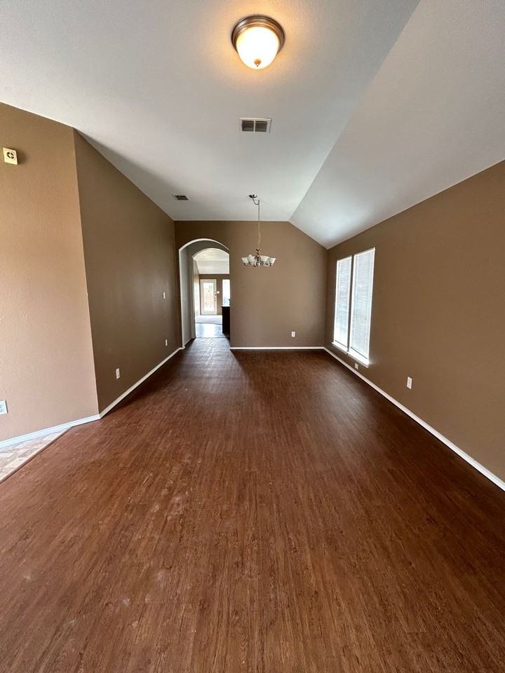 1020 Trinidad Dr - Photo 3 of 20