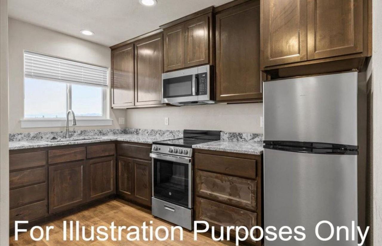 7858 28th St - Photo 3 of 9