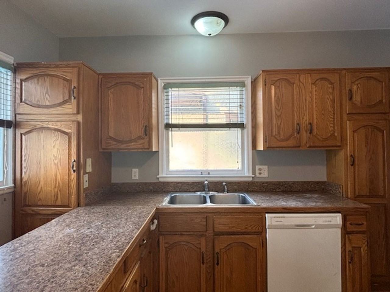 197 Fairview Ave S - Photo 4 of 38