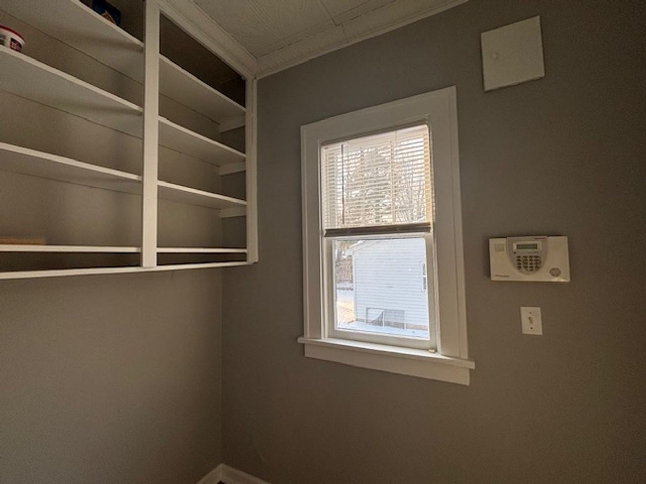 197 Fairview Ave S - Photo 7 of 38