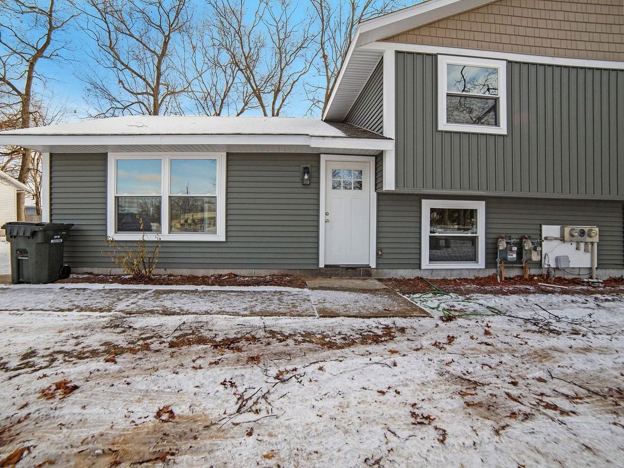 556 S Quarterline Rd - Photo 2 of 19