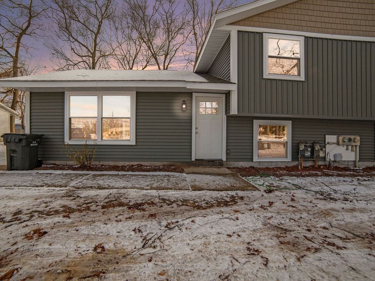 556 S Quarterline Rd - Photo 4 of 19