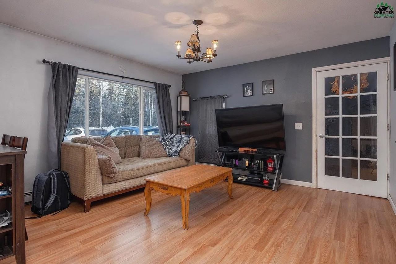 1469 Redmond Ave - Photo 2 of 11