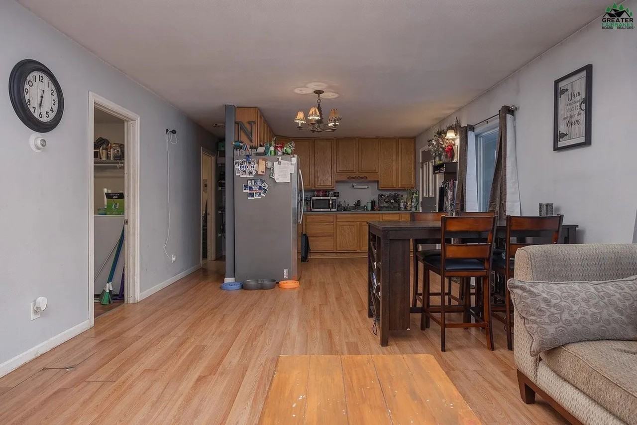 1469 Redmond Ave - Photo 3 of 11