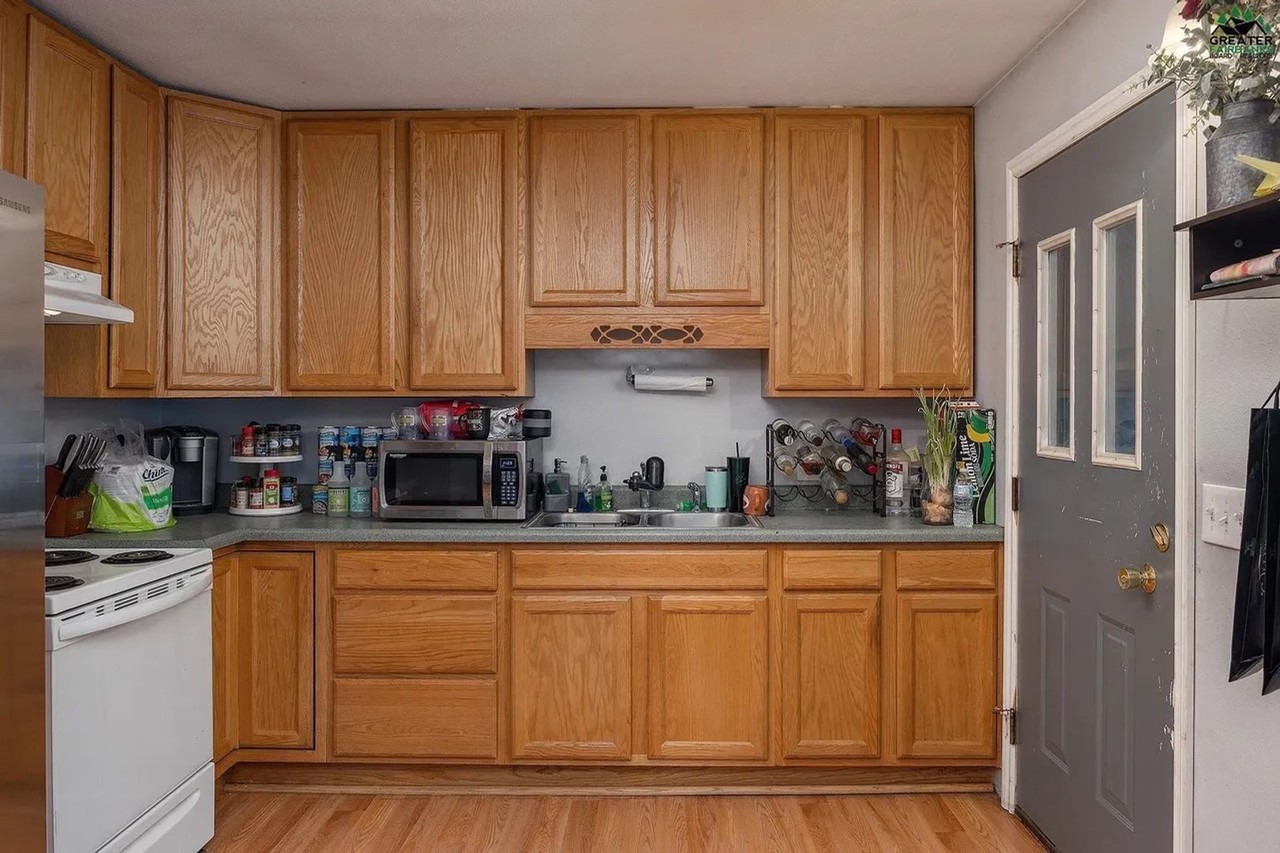 1469 Redmond Ave - Photo 4 of 11