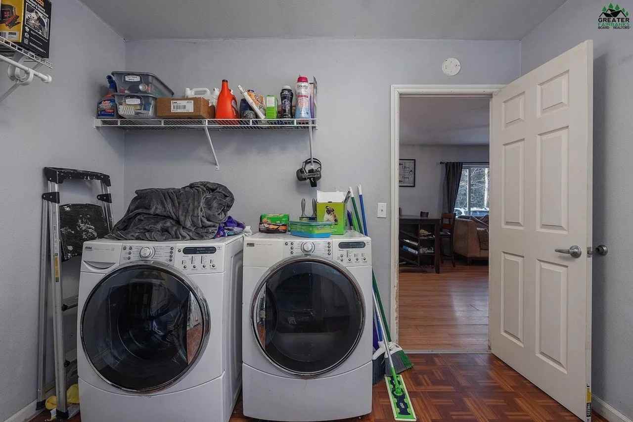 1469 Redmond Ave - Photo 3 of 9