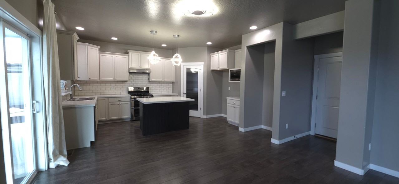 3489 N Cooper Ave - Photo 2 of 16