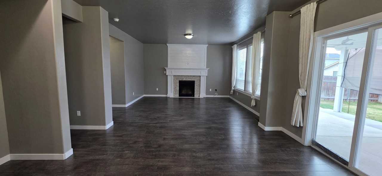 3489 N Cooper Ave - Photo 4 of 16