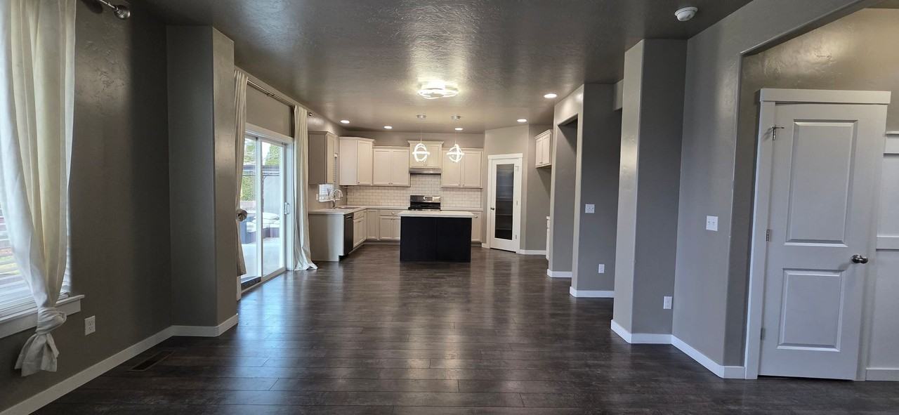 3489 N Cooper Ave - Photo 5 of 16