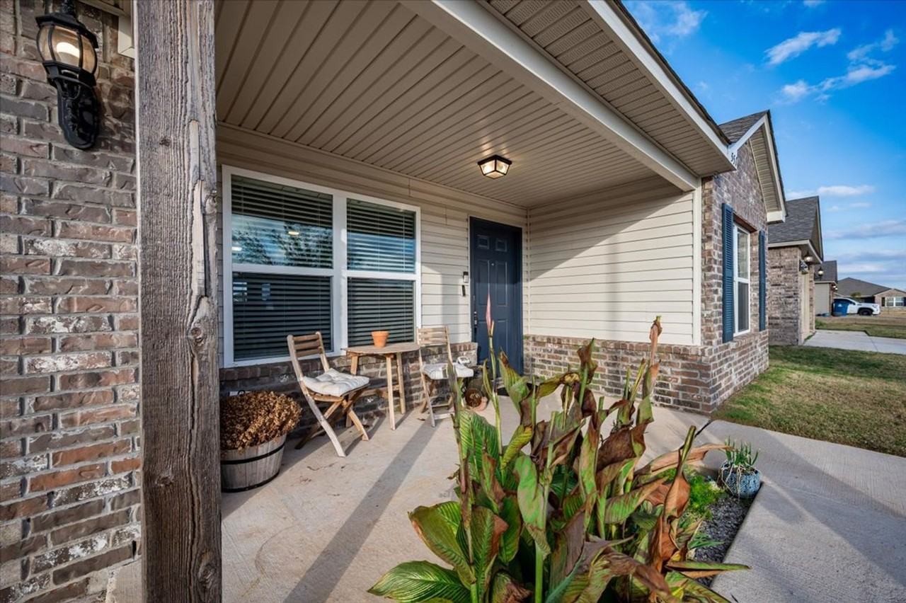 551 Se 4th St - Photo 4 of 27