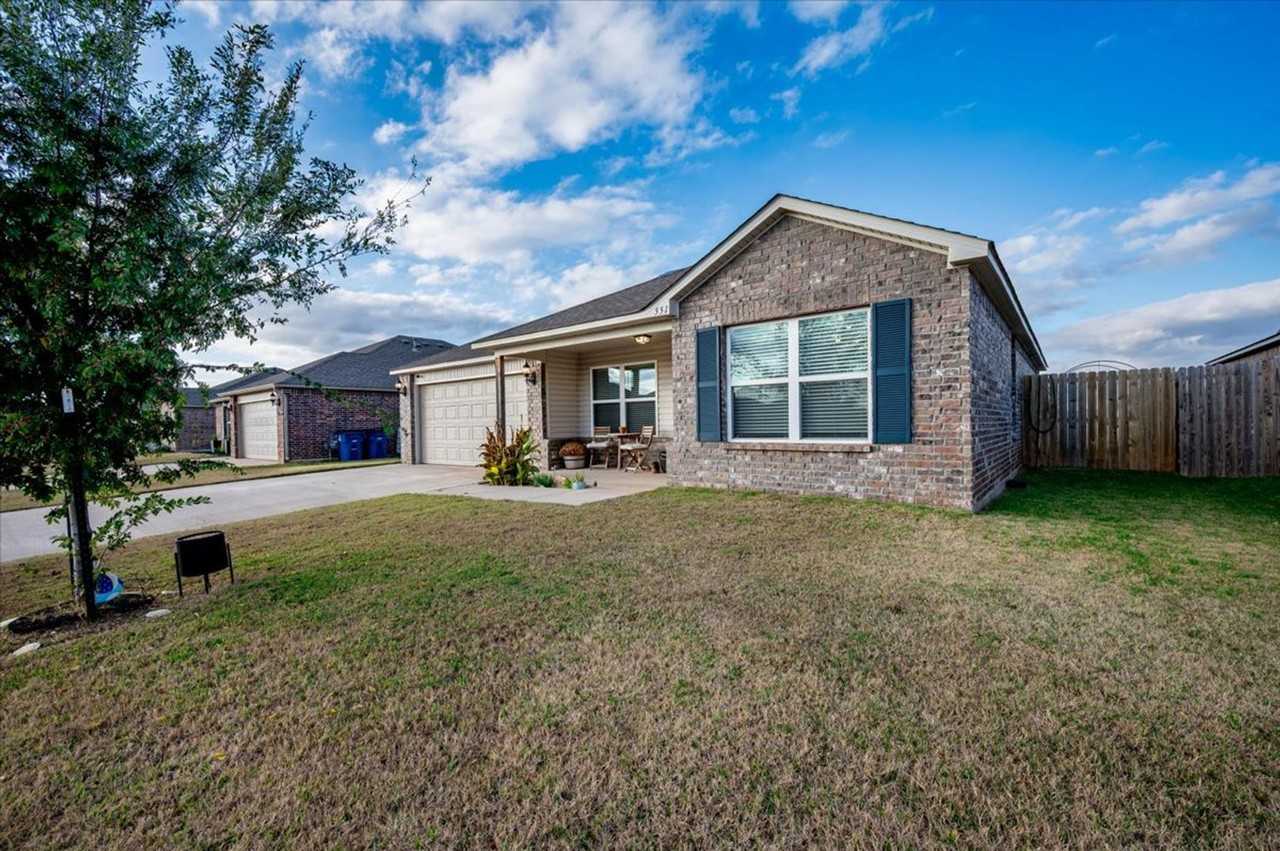 551 Se 4th St - Photo 5 of 27