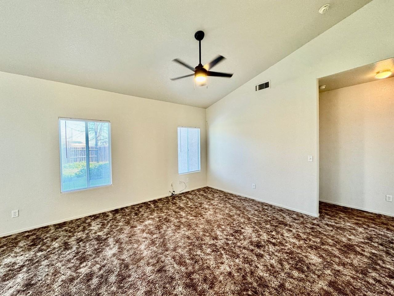 2083 Mctaggart Ave - Photo 2 of 13