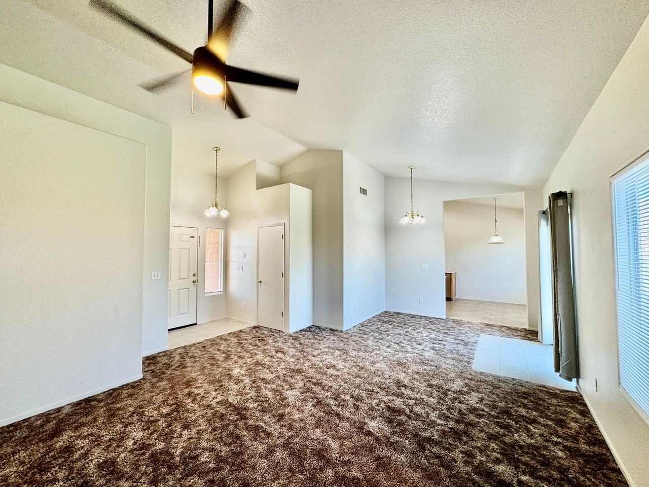 2083 Mctaggart Ave - Photo 3 of 13