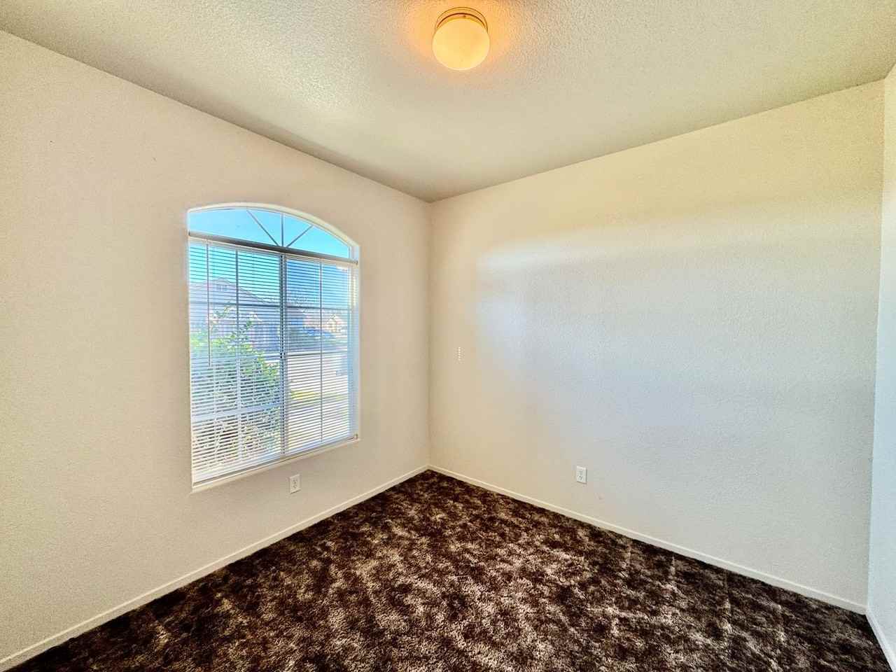 2083 Mctaggart Ave - Photo 6 of 13