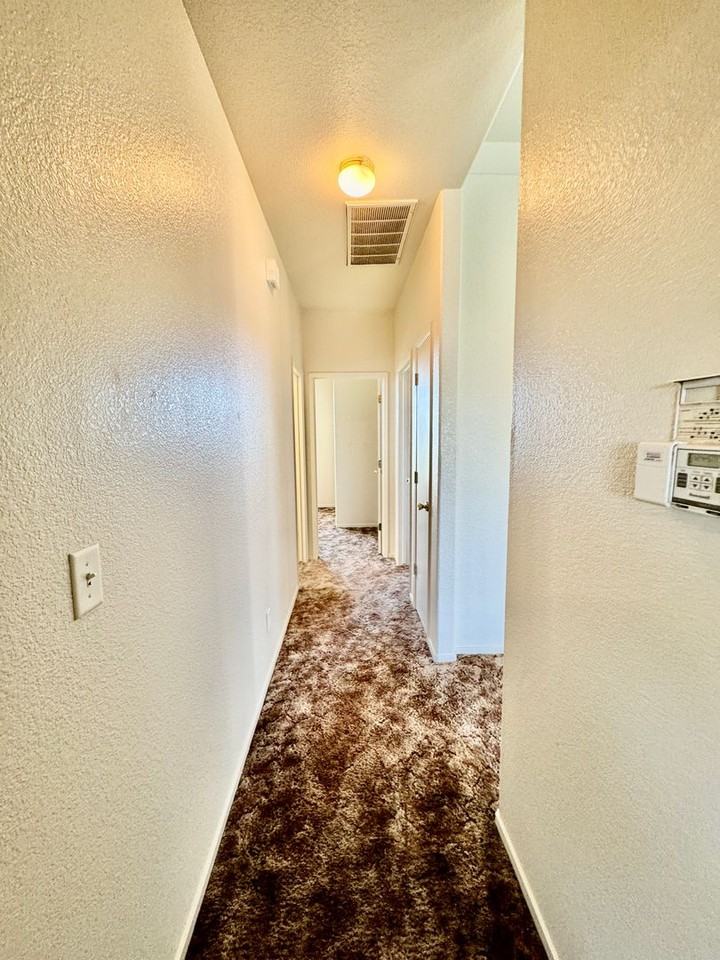 2083 Mctaggart Ave - Photo 7 of 13