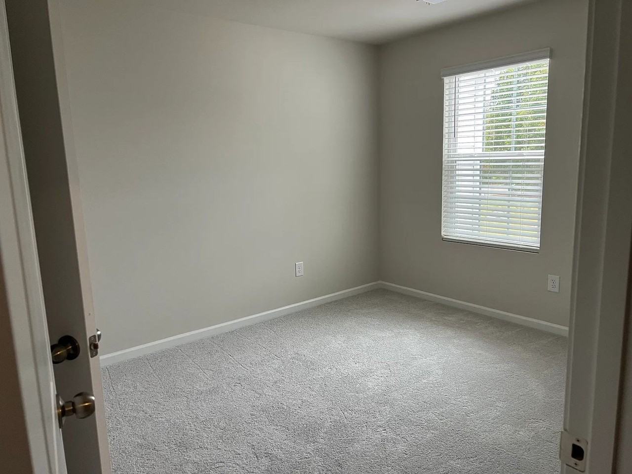 716 Peyden Ln - Photo 4 of 9