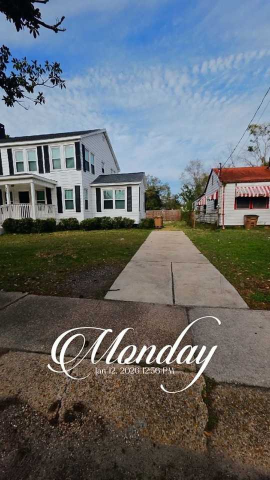 910 Virginia St - Photo 2 of 11