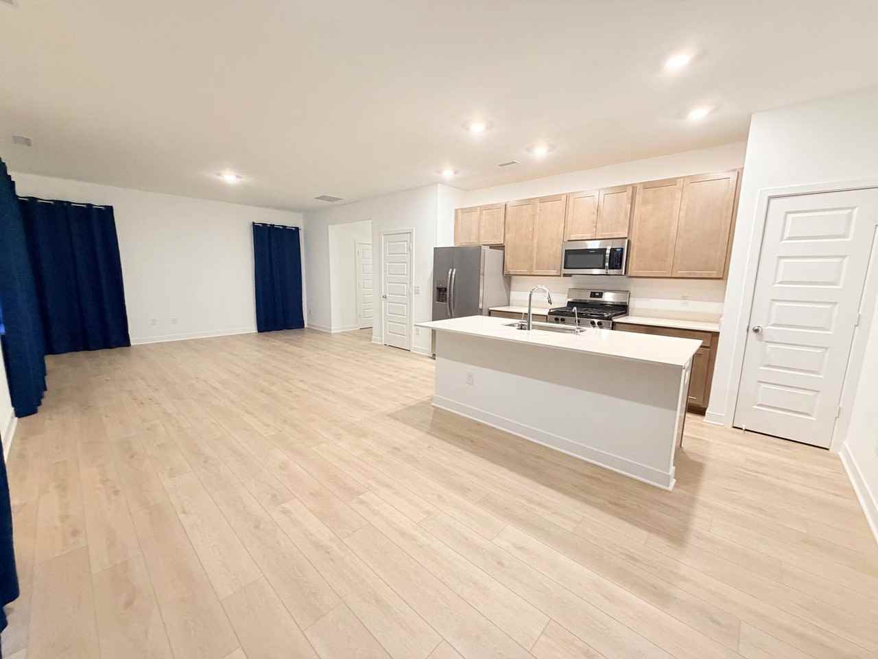 890 Norfolk Ln - Photo 5 of 25