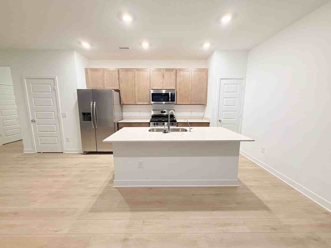 890 Norfolk Ln - Photo 6 of 25