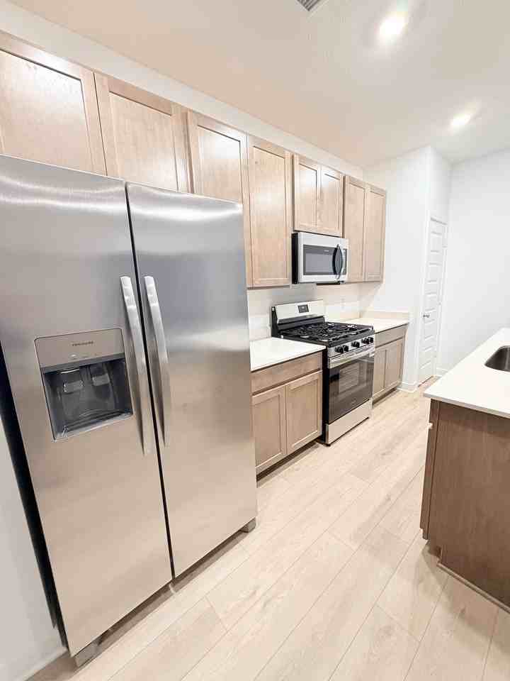 890 Norfolk Ln - Photo 7 of 25