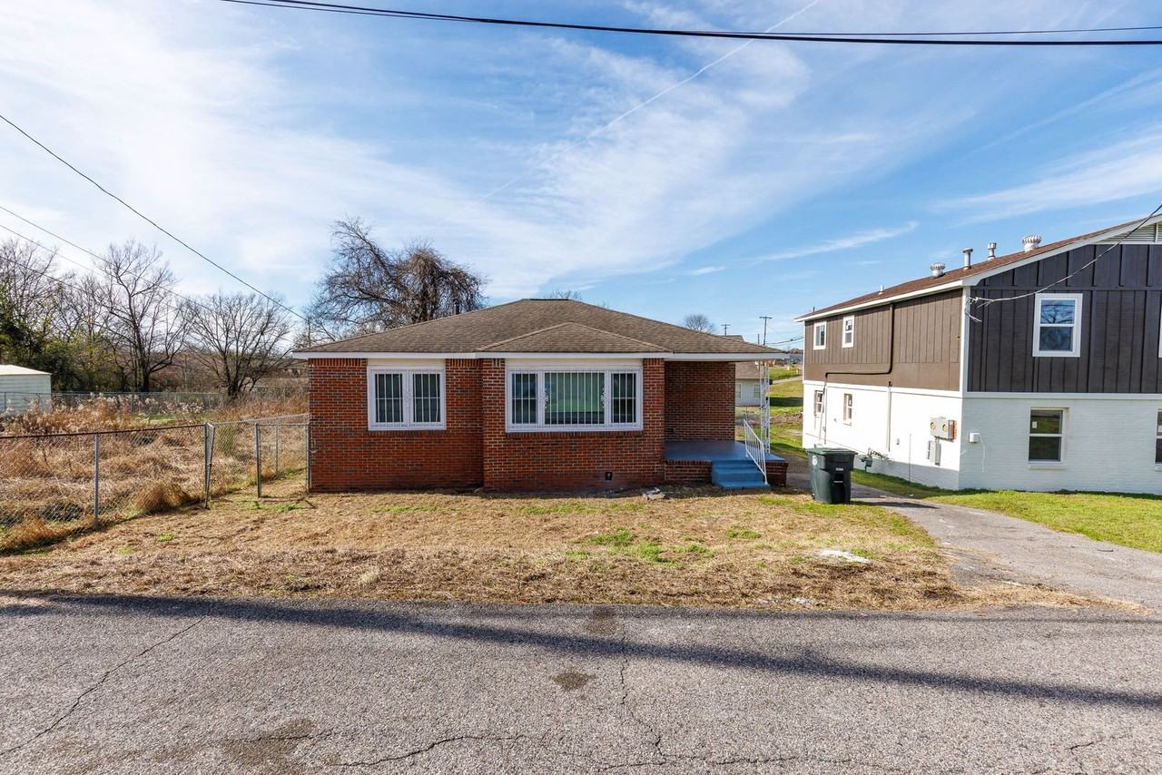 408 Miles Ave - Photo 3 of 17