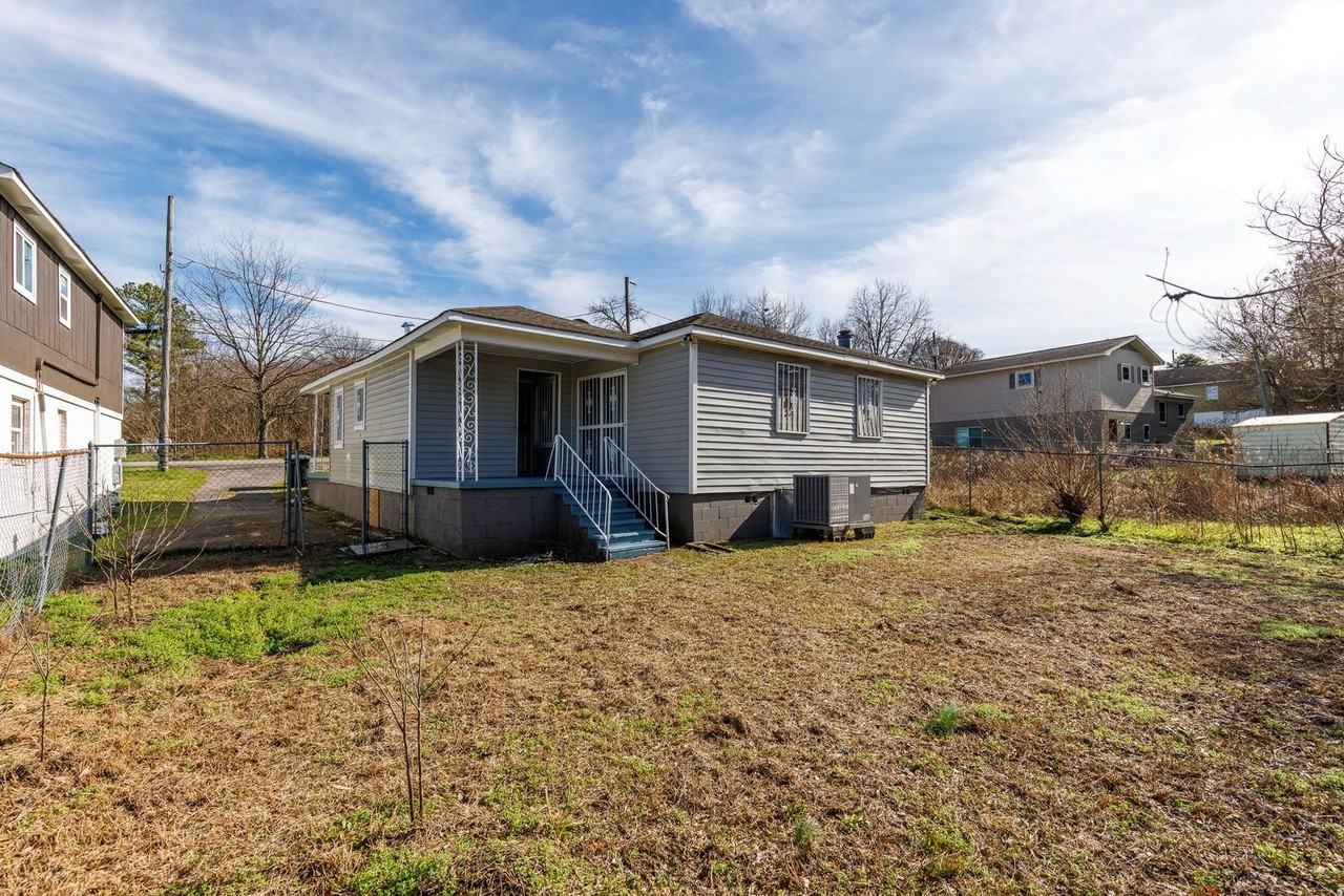 408 Miles Ave - Photo 4 of 17