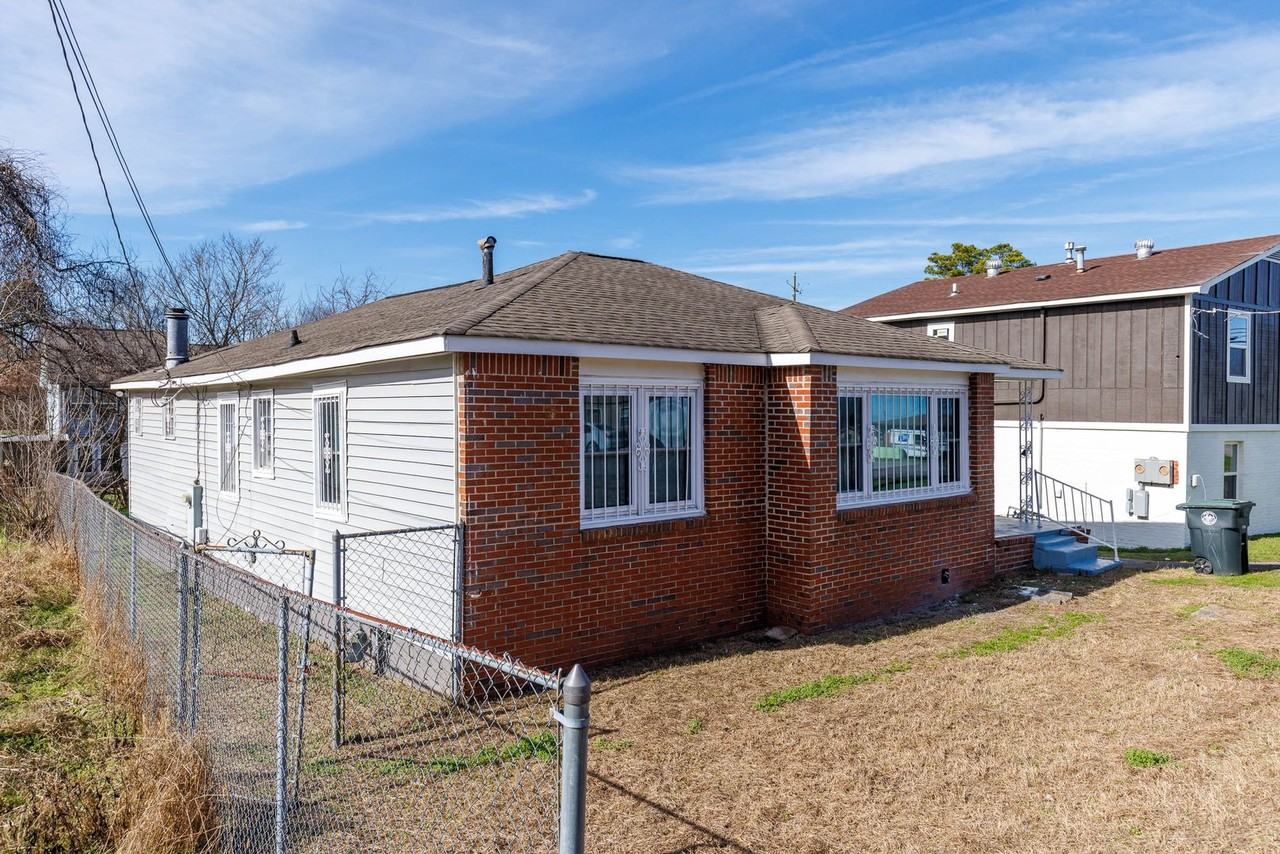 408 Miles Ave - Photo 5 of 17